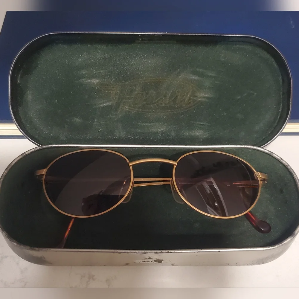 Fossil Vintage 1996 Brushed Gold Sunglasses - Picture 3 of 11